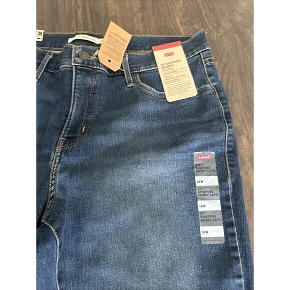 Levi's Women's Trendy Plus Size 311 Shaping Skinny Capri Jeans Blue Denim 16W - Picture 6 of 10